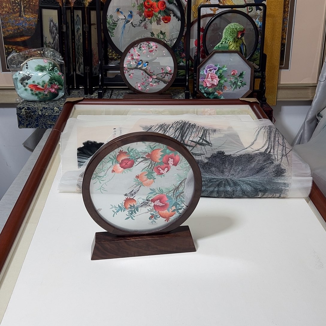 飞***燕刺绣纯手工刺绣画