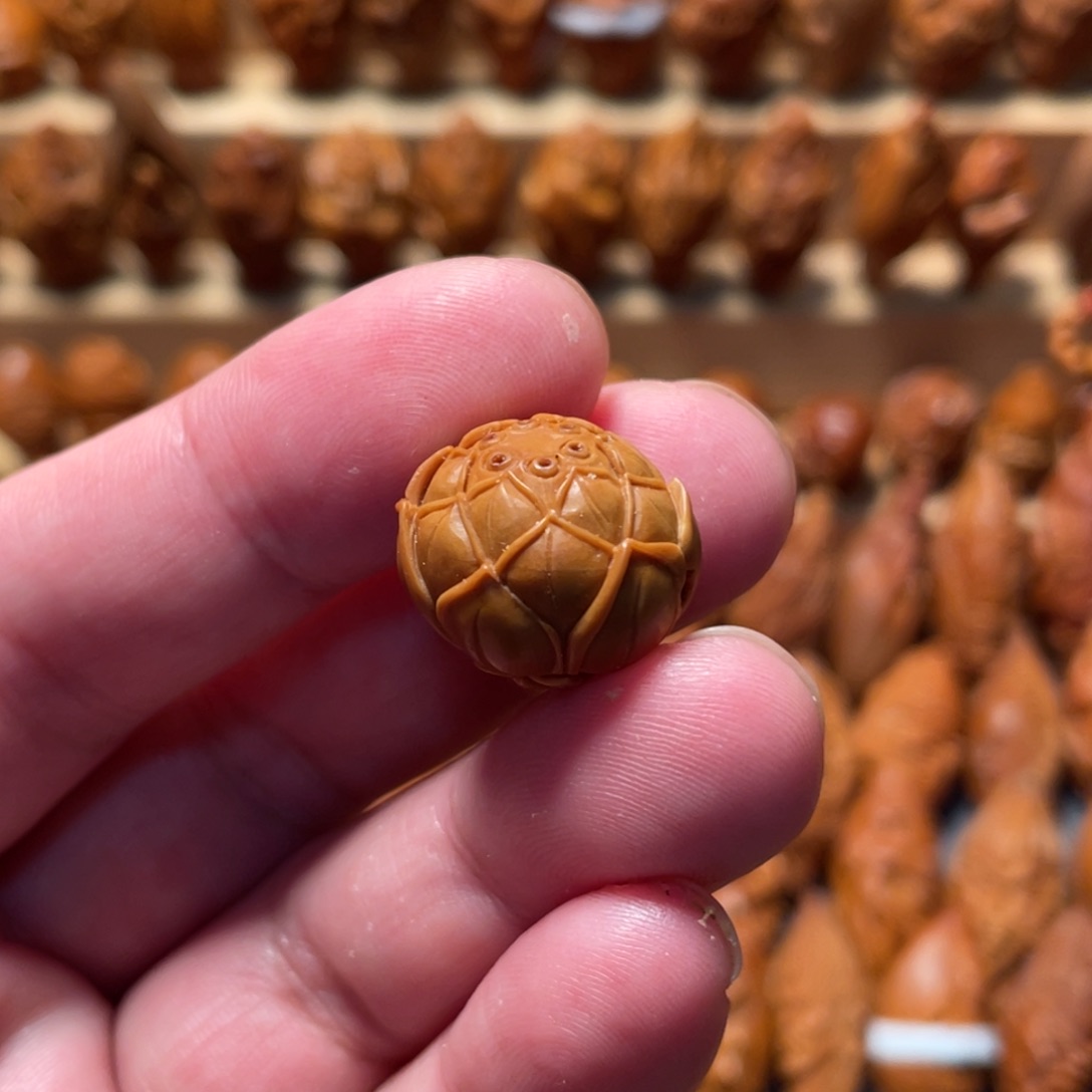 橄榄核吊坠莲花顶珠