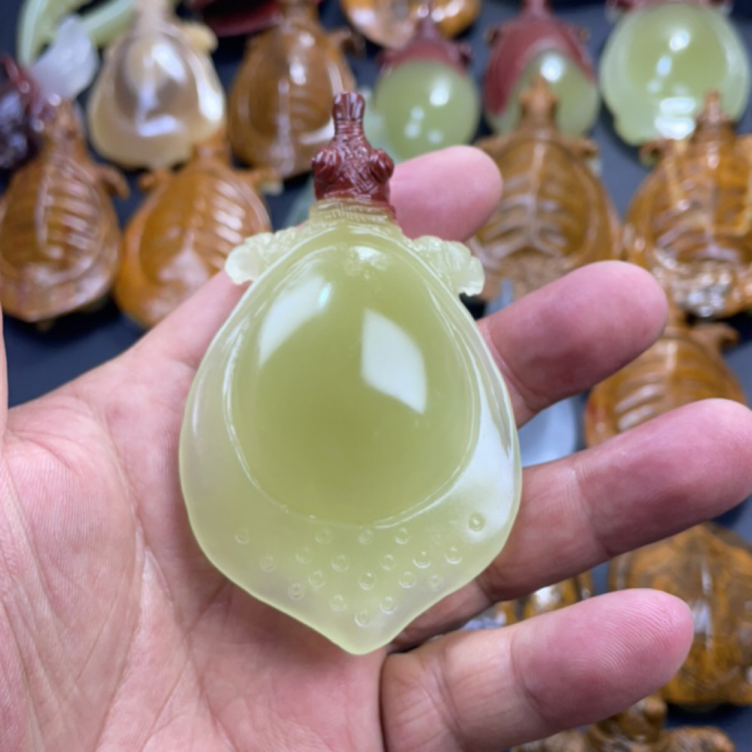 中东地区浅青红皮手工雕刻甲鱼手把件摆件