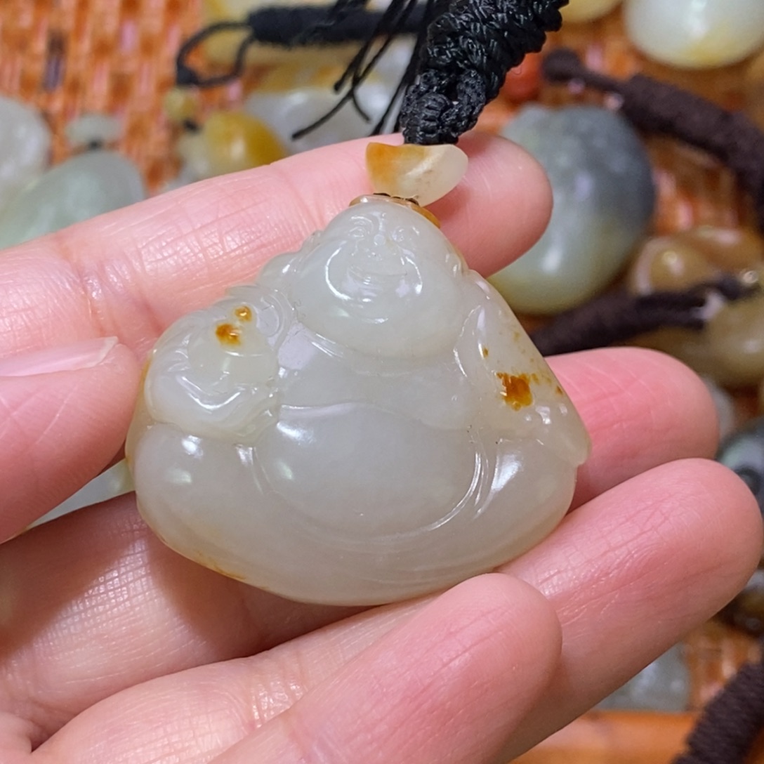 和田玉颈饰未镶嵌不***。