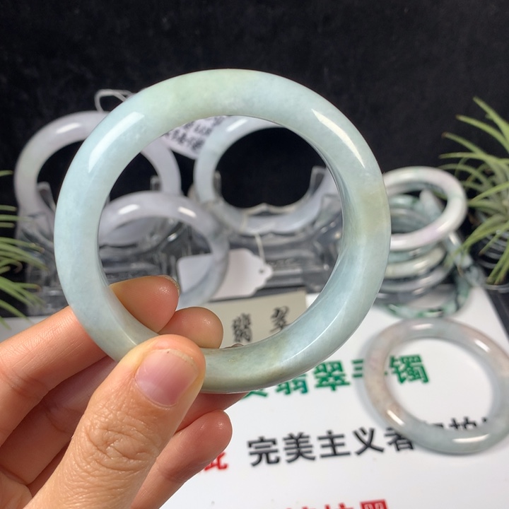 翡翠未镶嵌手镯40号。55.4圈