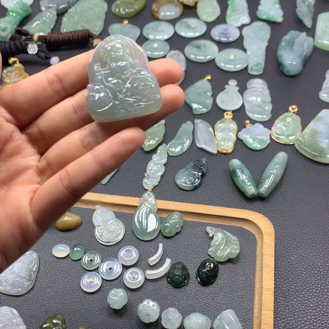 翡翠颈饰未镶嵌宝宝文殊