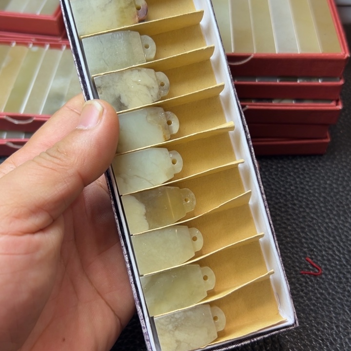 薇***坊印石伊犁石1.5小瓦章