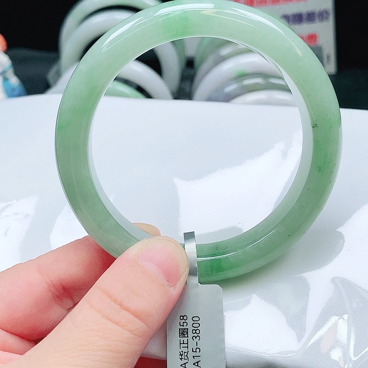 翡翠未镶嵌手镯15