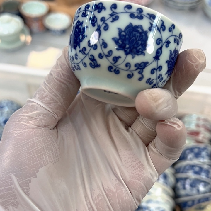 丢***妈瓷片白青花缠枝莲客杯qp