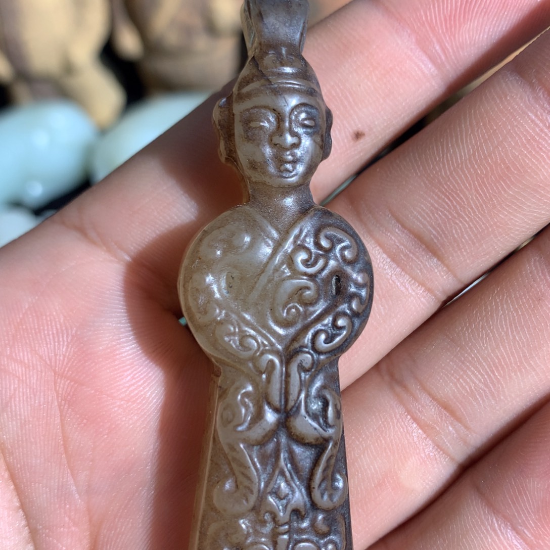 透闪石质玉未镶嵌颈饰