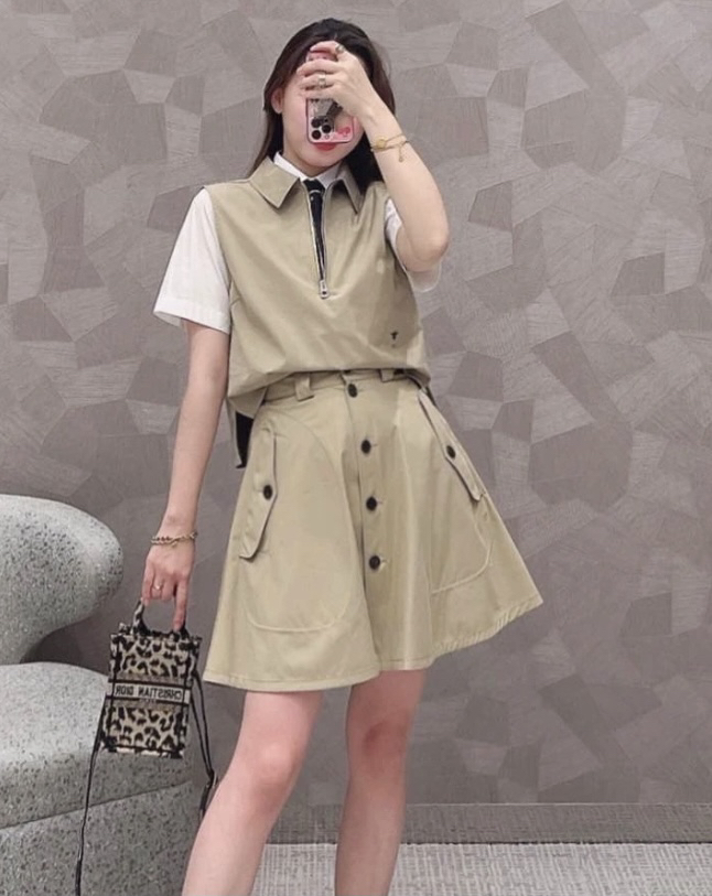 99新 DIOR/迪奥  cc646 棉 小蜜蜂刺绣无袖上衣 36码