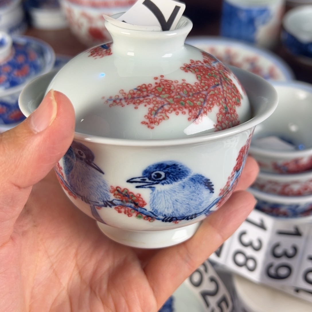 杯心***藉青花釉里红釉下