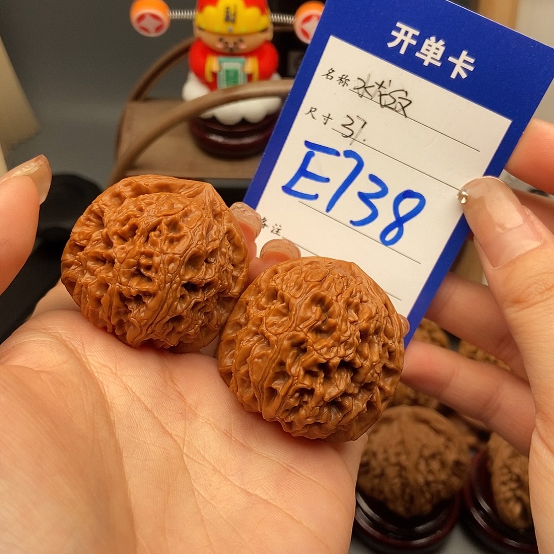 文玩核桃吊坠水龙纹