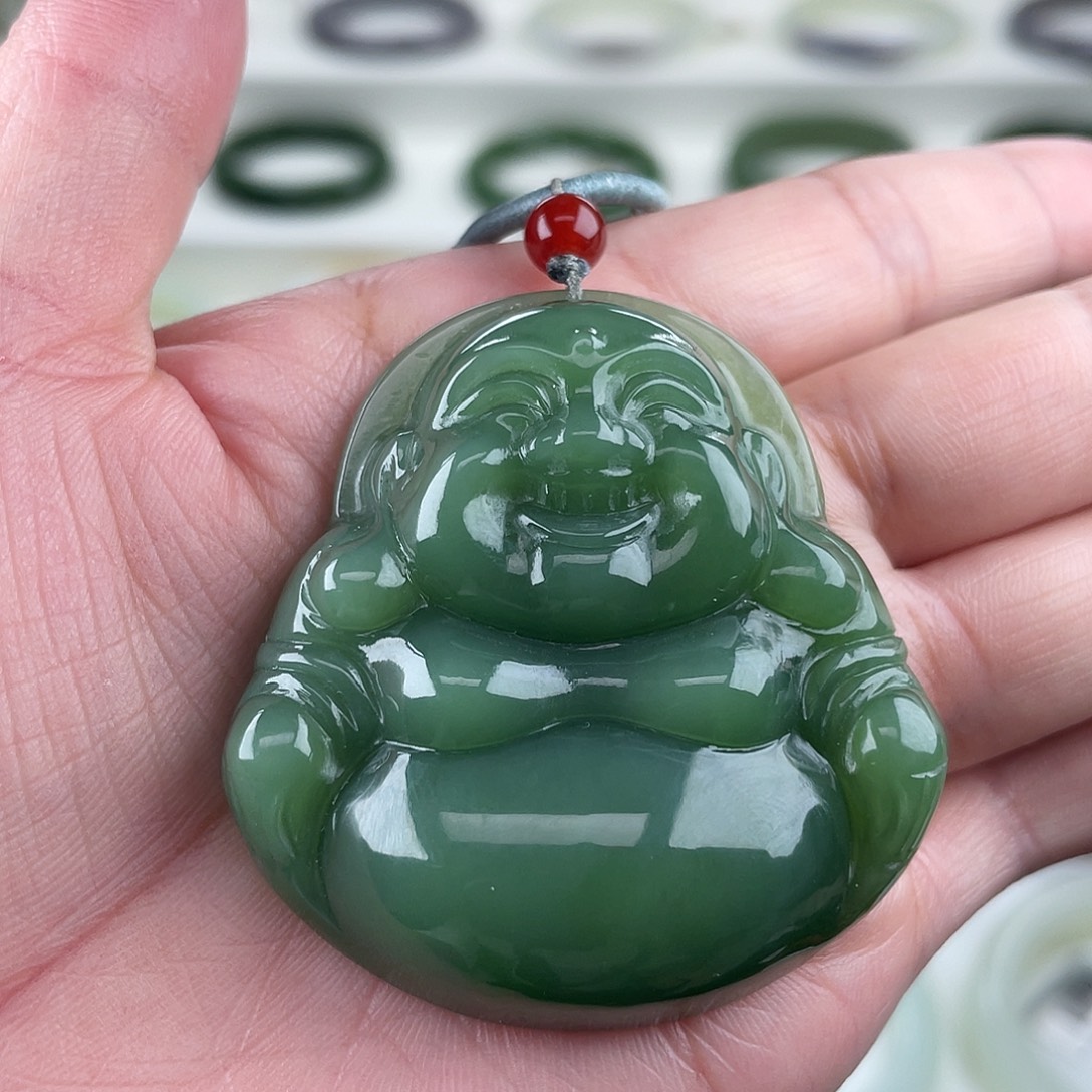 颈饰未镶嵌和田玉（碧玉）