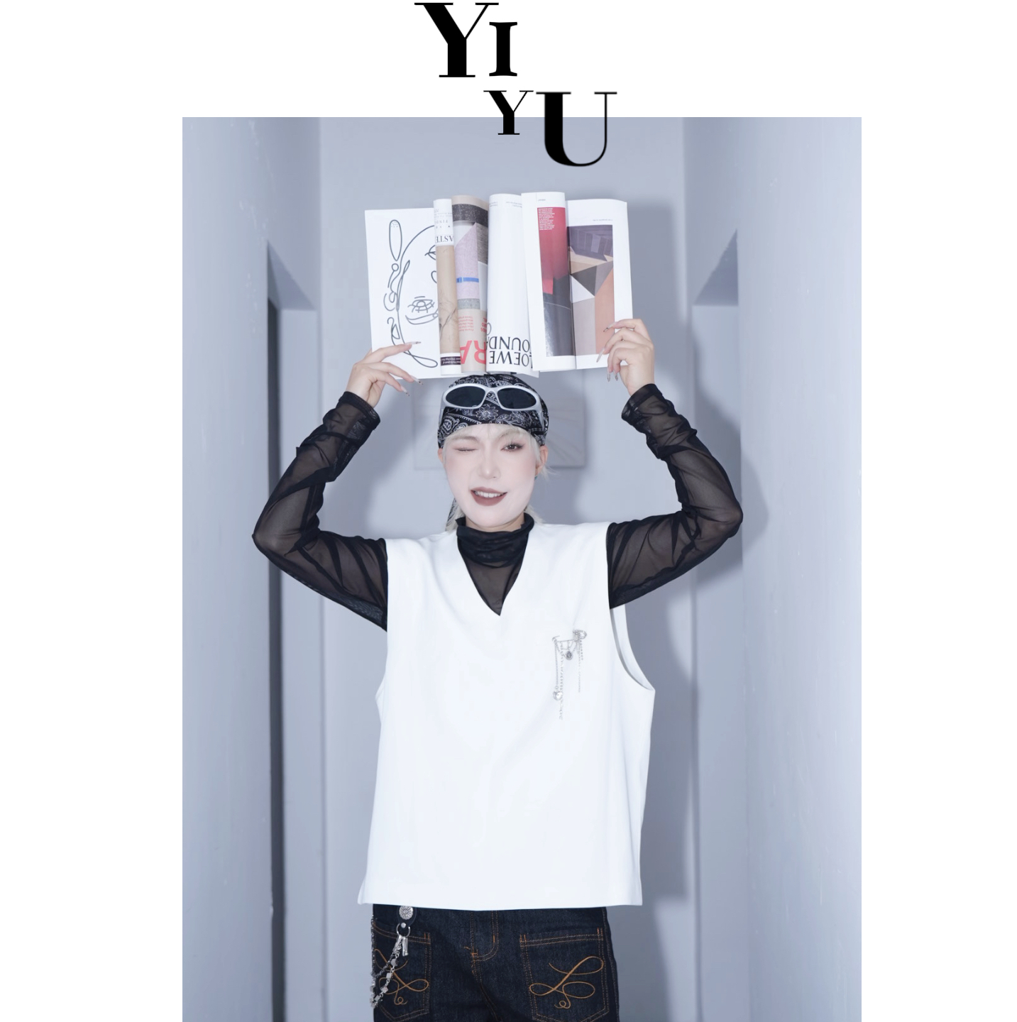 艺遇百搭学院风时尚背心白色V领宽松型ins宽松休闲风秋季