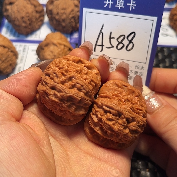 桃核把件42狮子A588