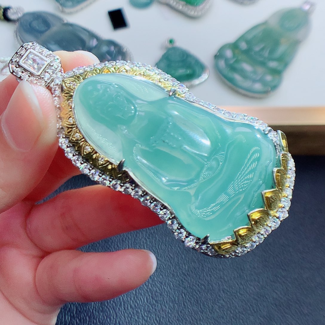 翡翠颈饰未镶嵌翡翠