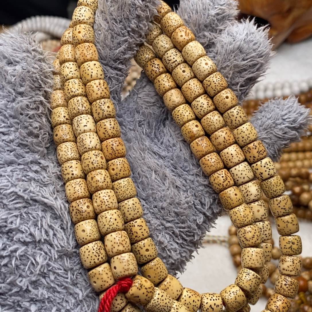 吊坠星月菩提脱脱8.5/10