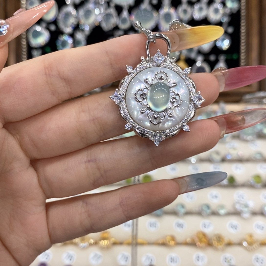 蛇纹石玉银S925镶嵌颈饰糖*果