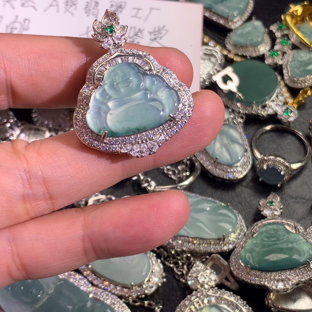 翡翠颈饰未镶嵌大佛公