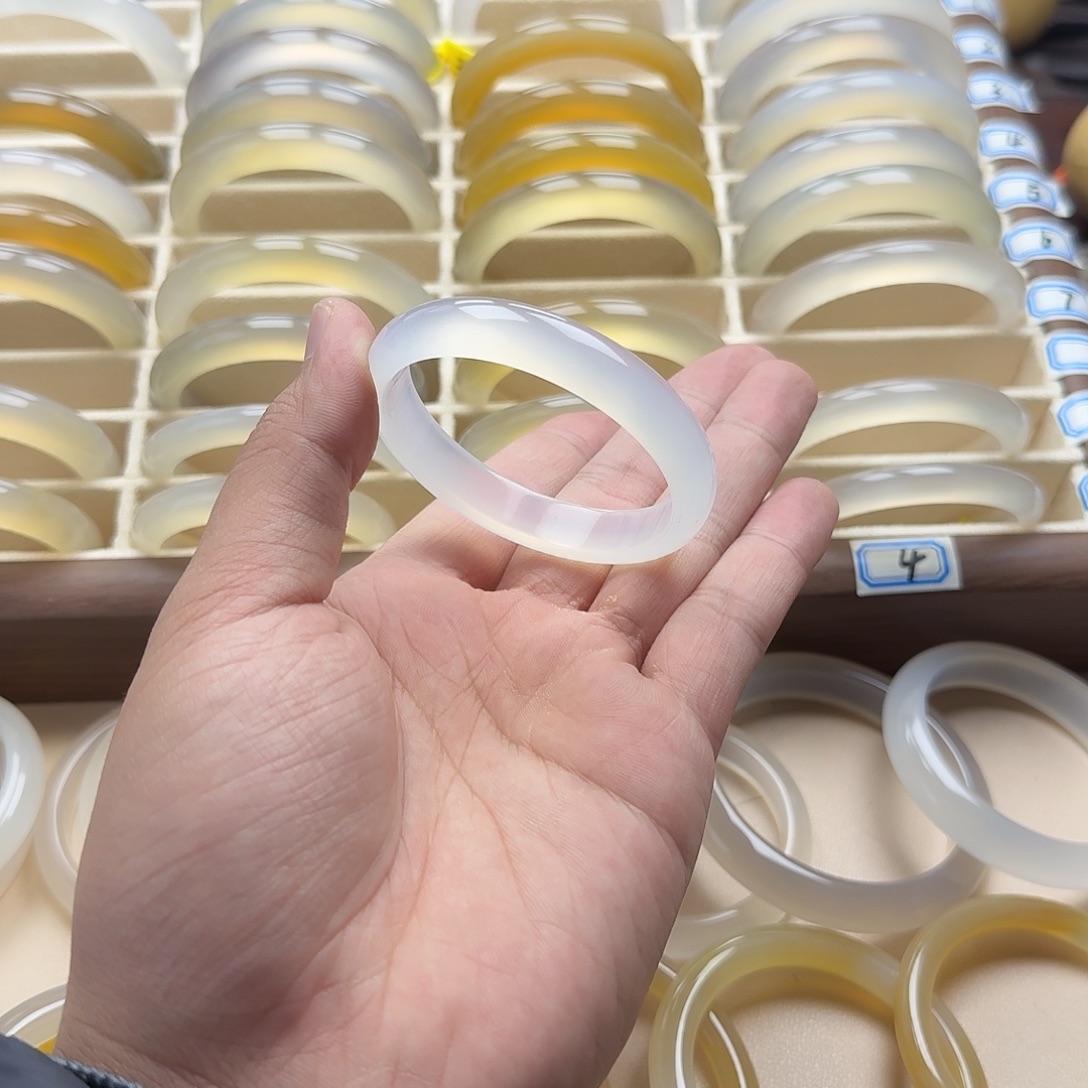 玛瑙/玉髓未镶嵌手镯53.1圈口