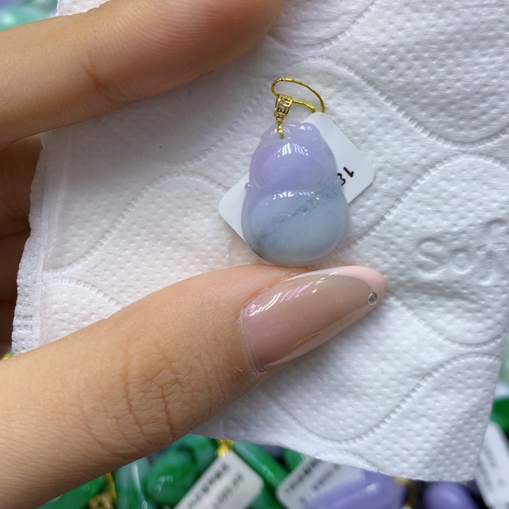 颈饰18K金镶嵌翡翠