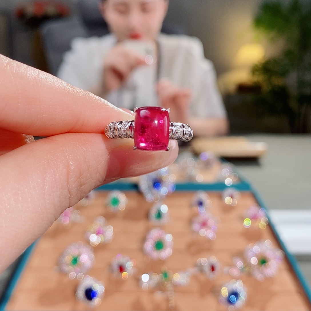 铂Pt950镶嵌红色碧玺戒指4.26ct卢比来