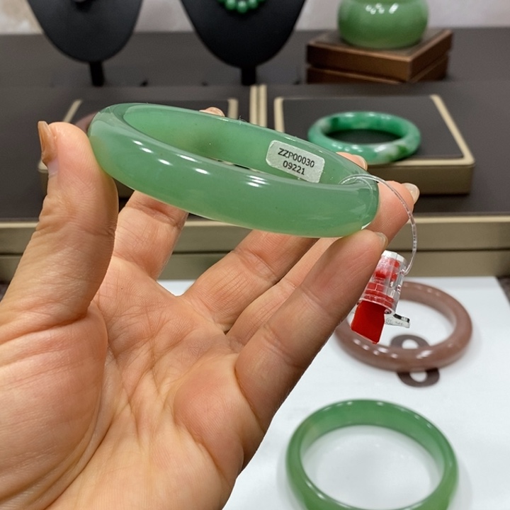 东陵石手镯未镶嵌莲*