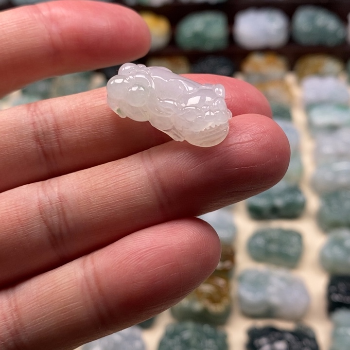 翡翠颈饰未镶嵌天然翡翠貔貅