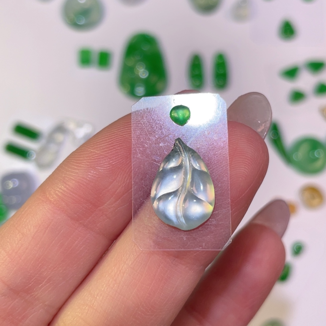 翡翠未镶嵌颈饰裸石