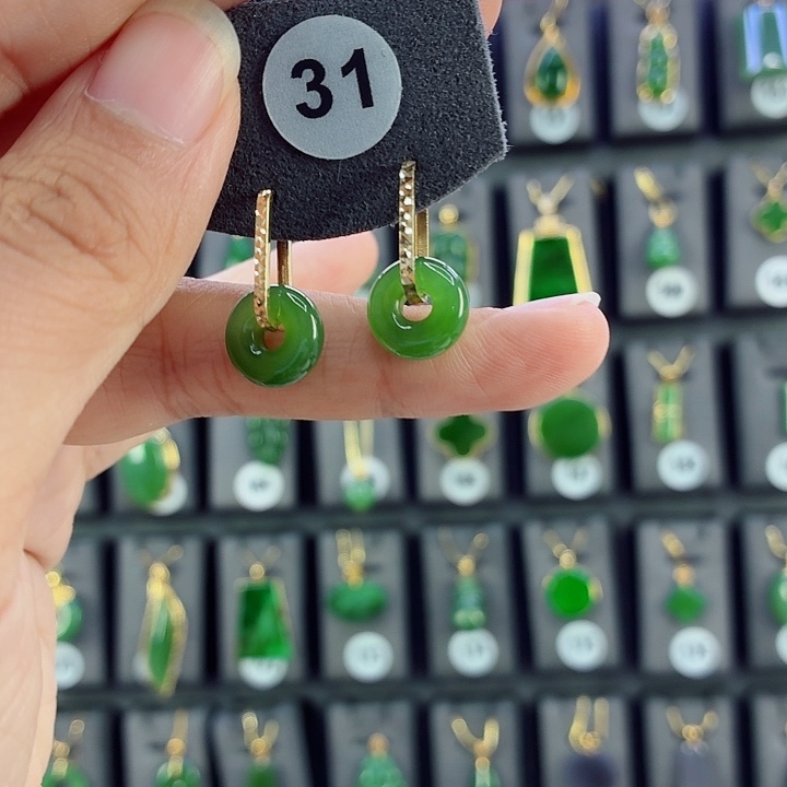 18K金镶嵌和田玉耳饰