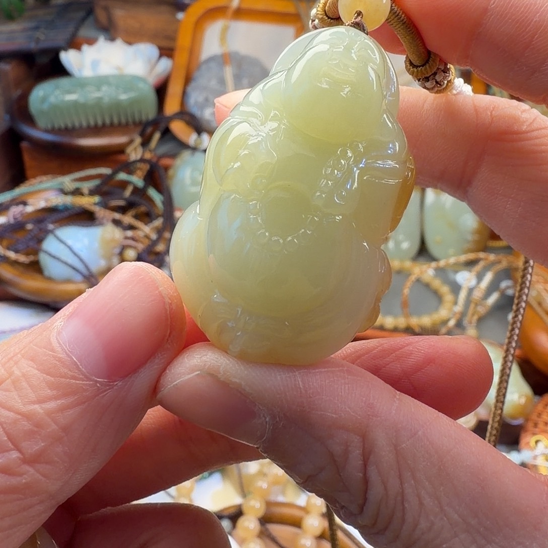 百***合和田玉未镶嵌颈饰