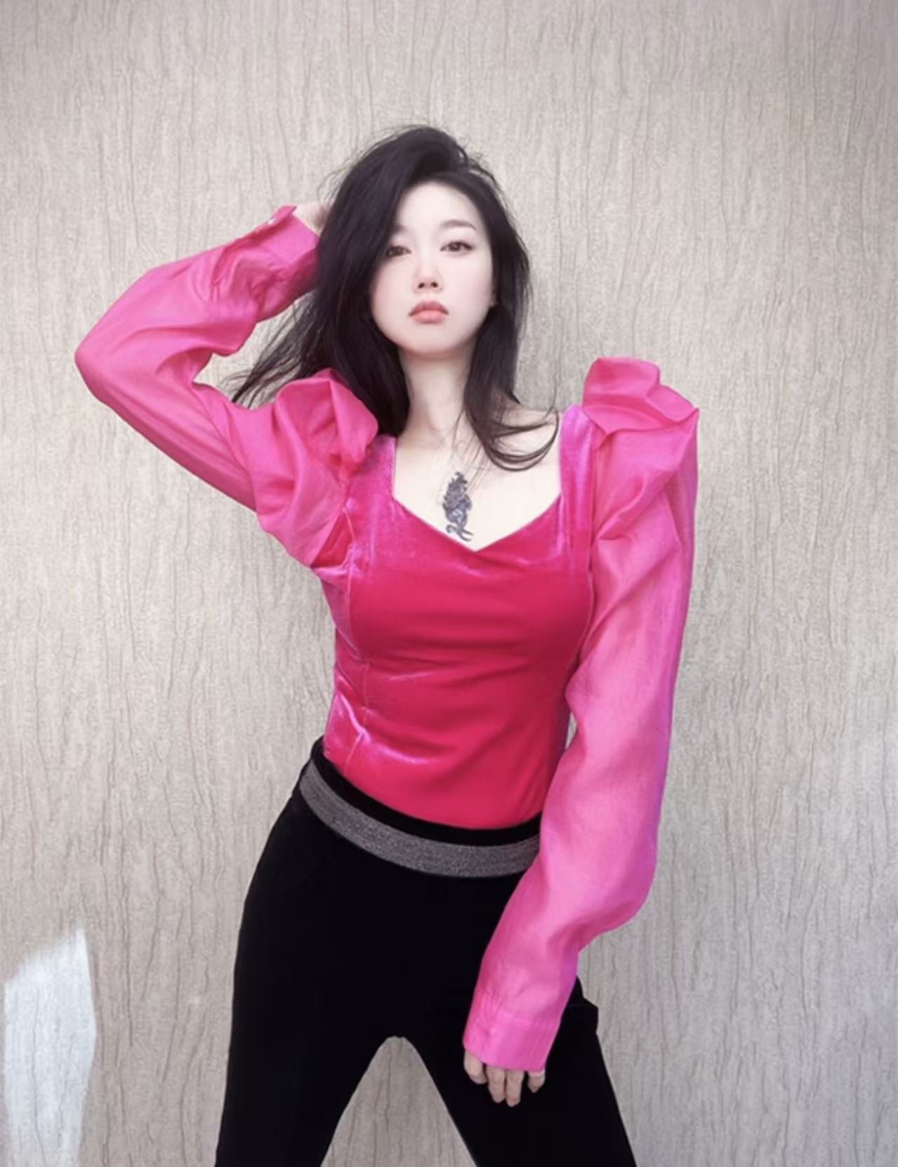 558932时尚短款方领泡泡袖小衫女春秋法式打底上衣轻装简约