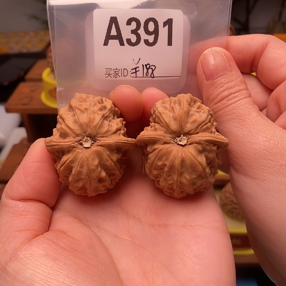 文玩核桃吊坠黄松峪40