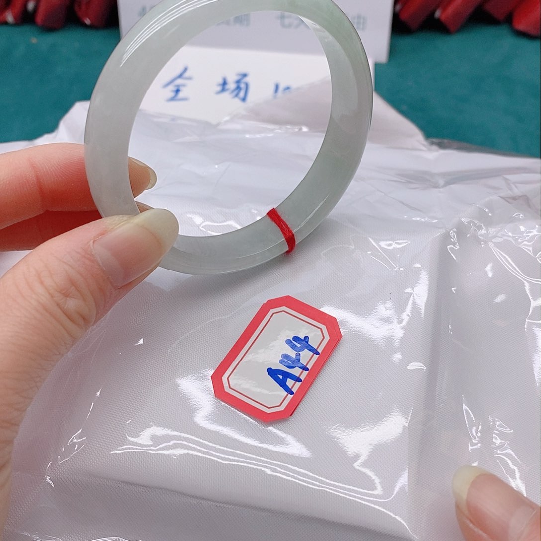 翡翠手镯未镶嵌沐*子A44444444