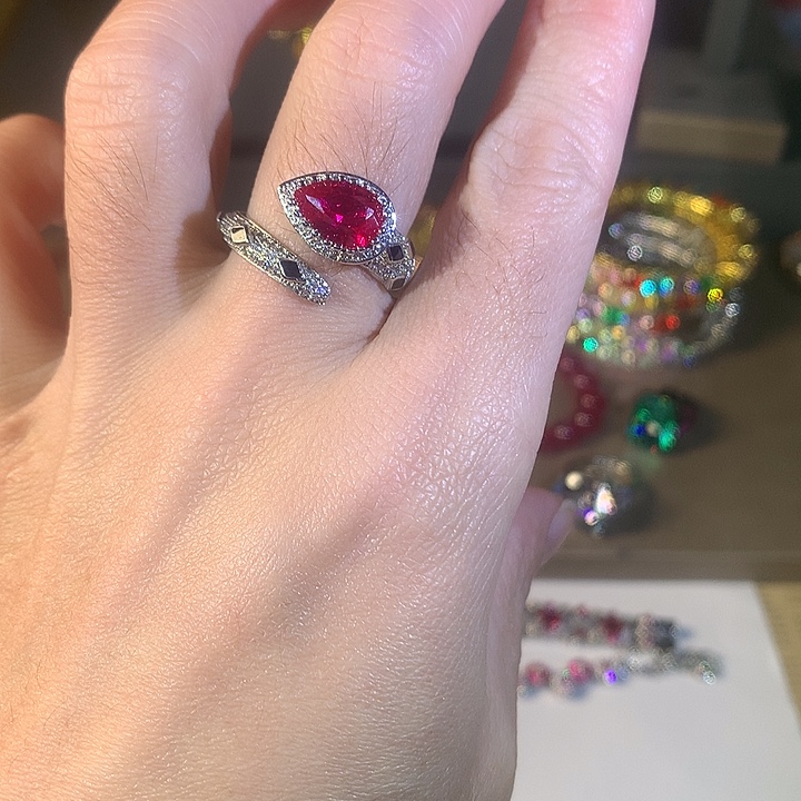 非金属05戒指。          