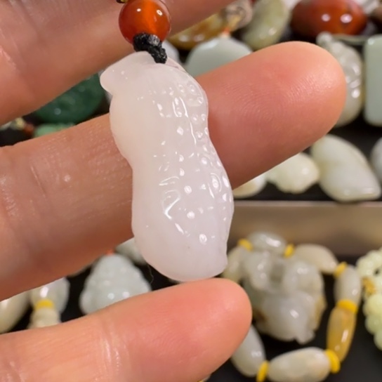 和田玉（糖玉）未镶嵌颈饰