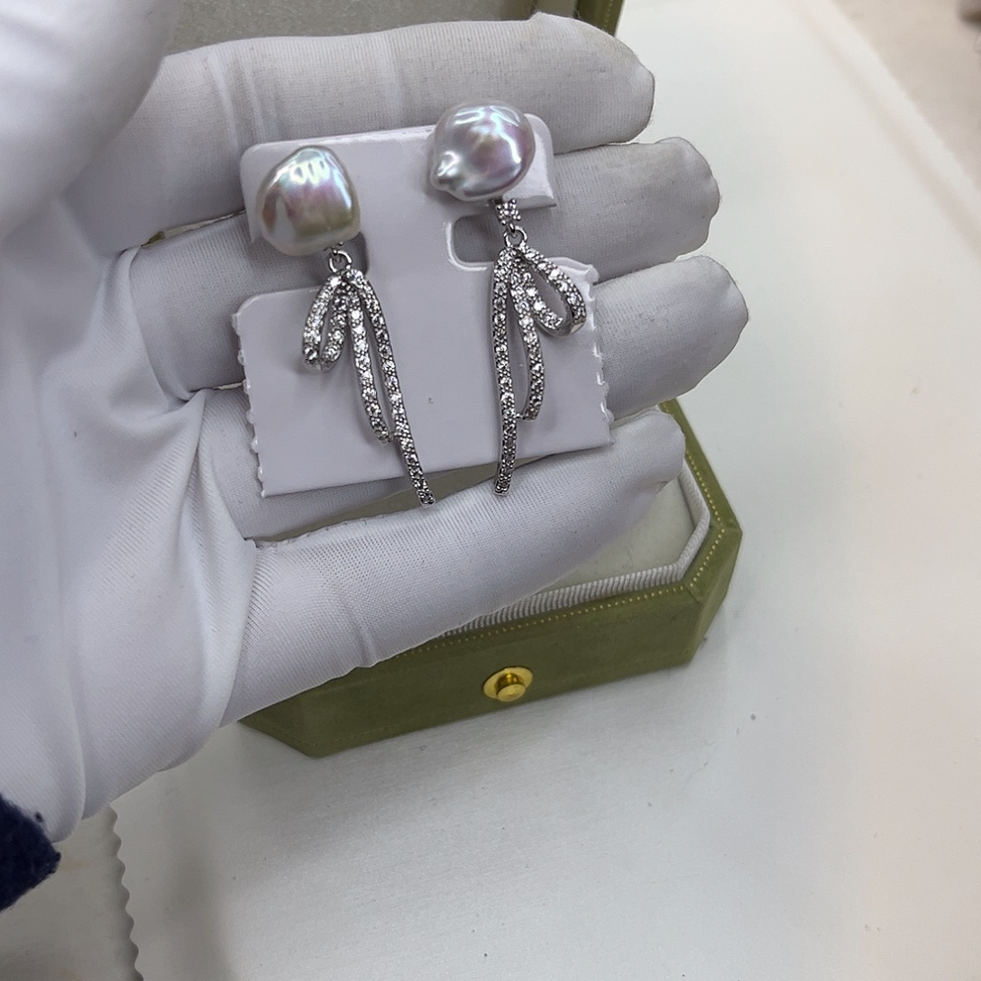 淡水珍珠合金耳饰