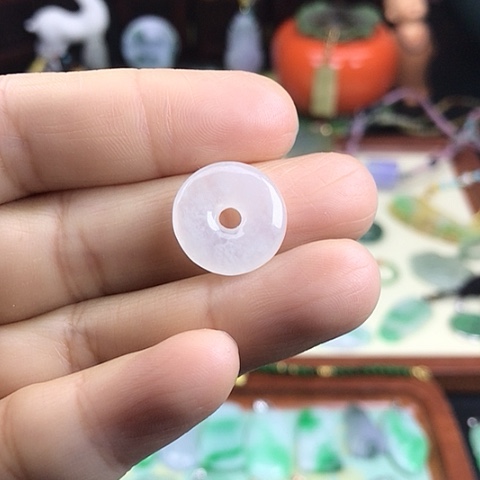 翡翠颈饰未镶嵌平安扣