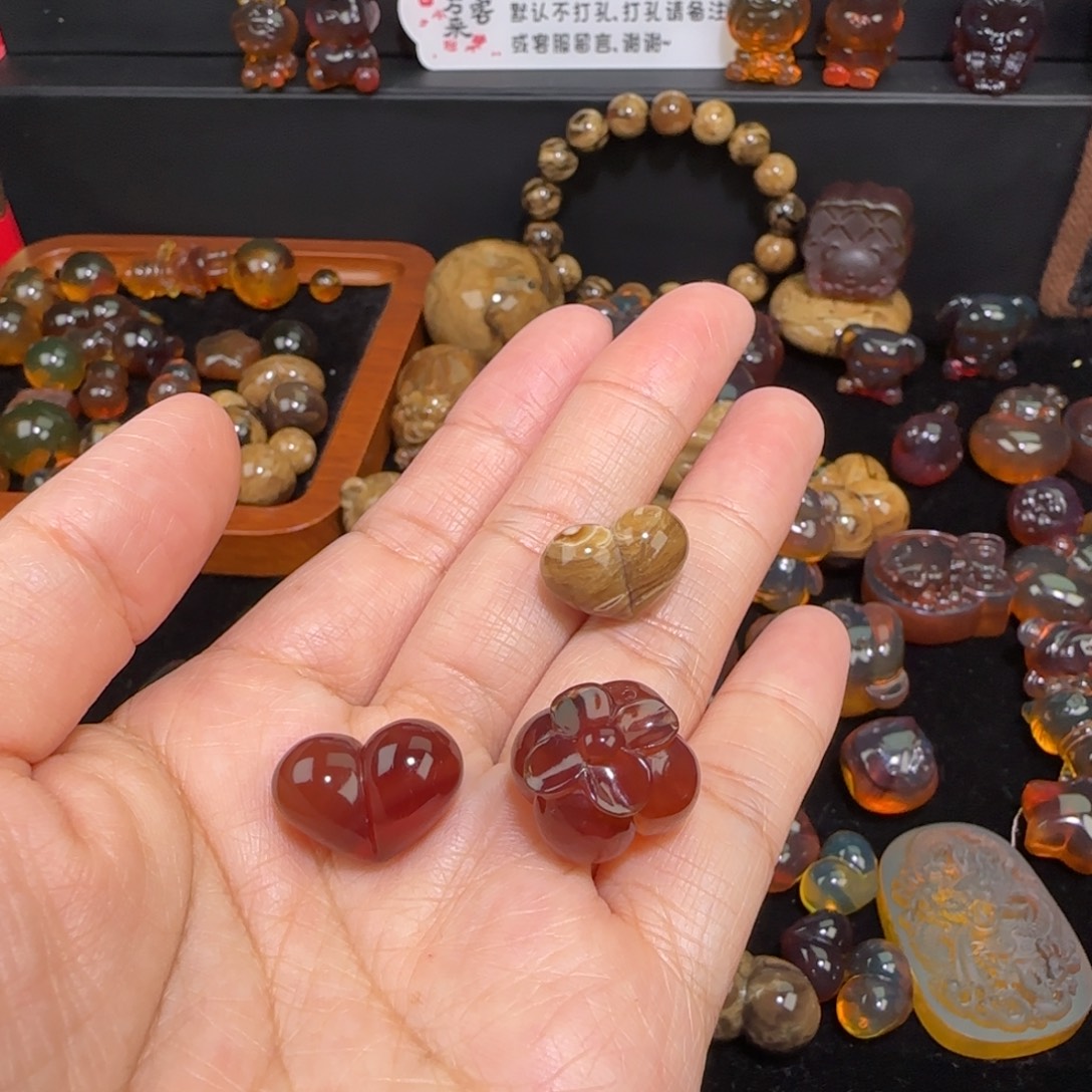 木***森琥珀未镶嵌颈饰琥珀