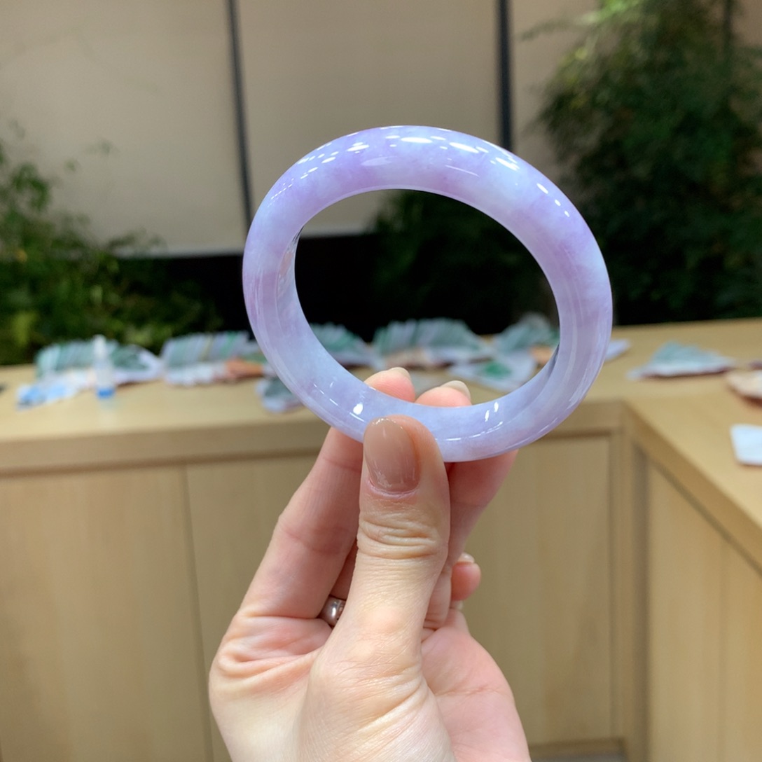 翡翠手镯未镶嵌不退不换