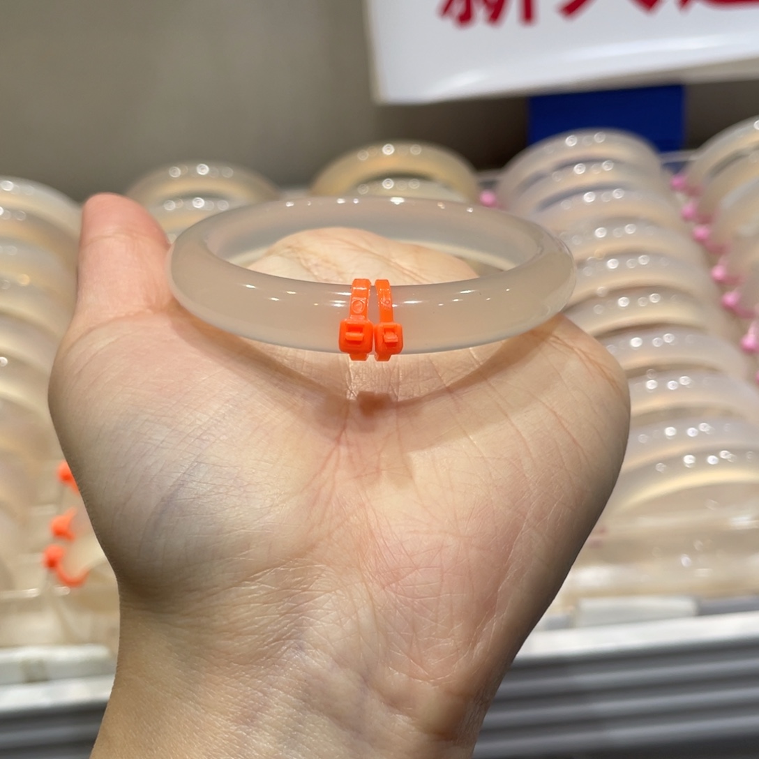 坚****玛瑙/玉髓未镶嵌手镯@定向香槟金@【56】