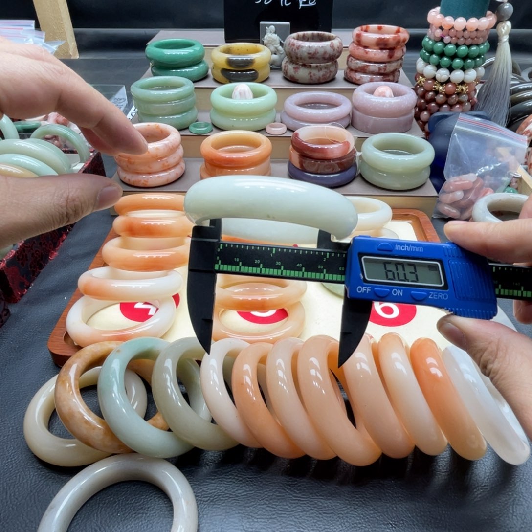 石英质玉手镯未镶嵌