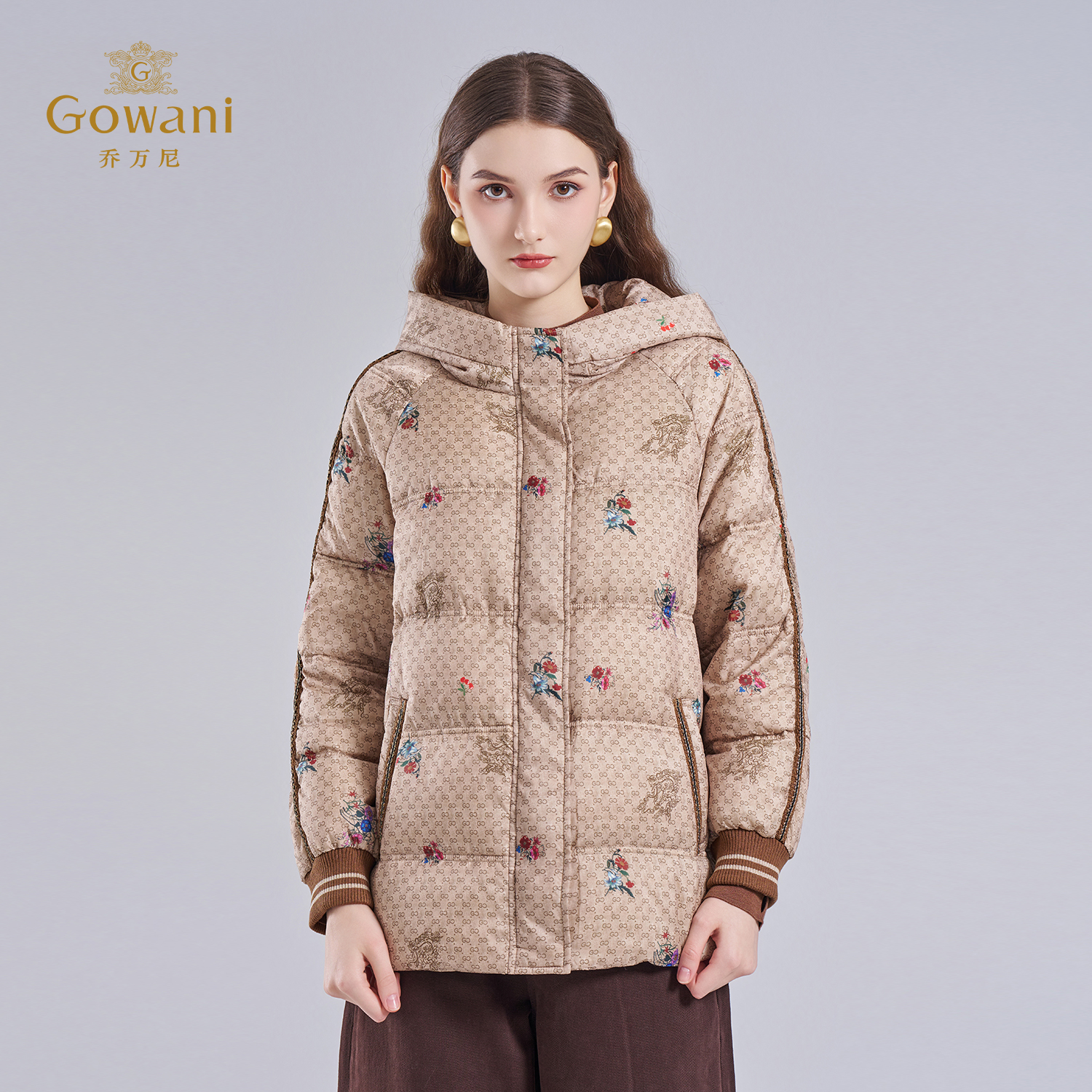 乔万尼2025新中式短款羽绒服女连帽印花外套高端设计冬装EM4T615