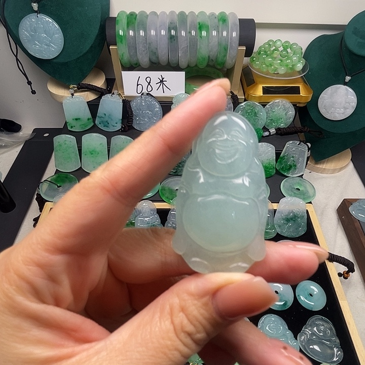 翡翠未镶嵌颈饰佛公