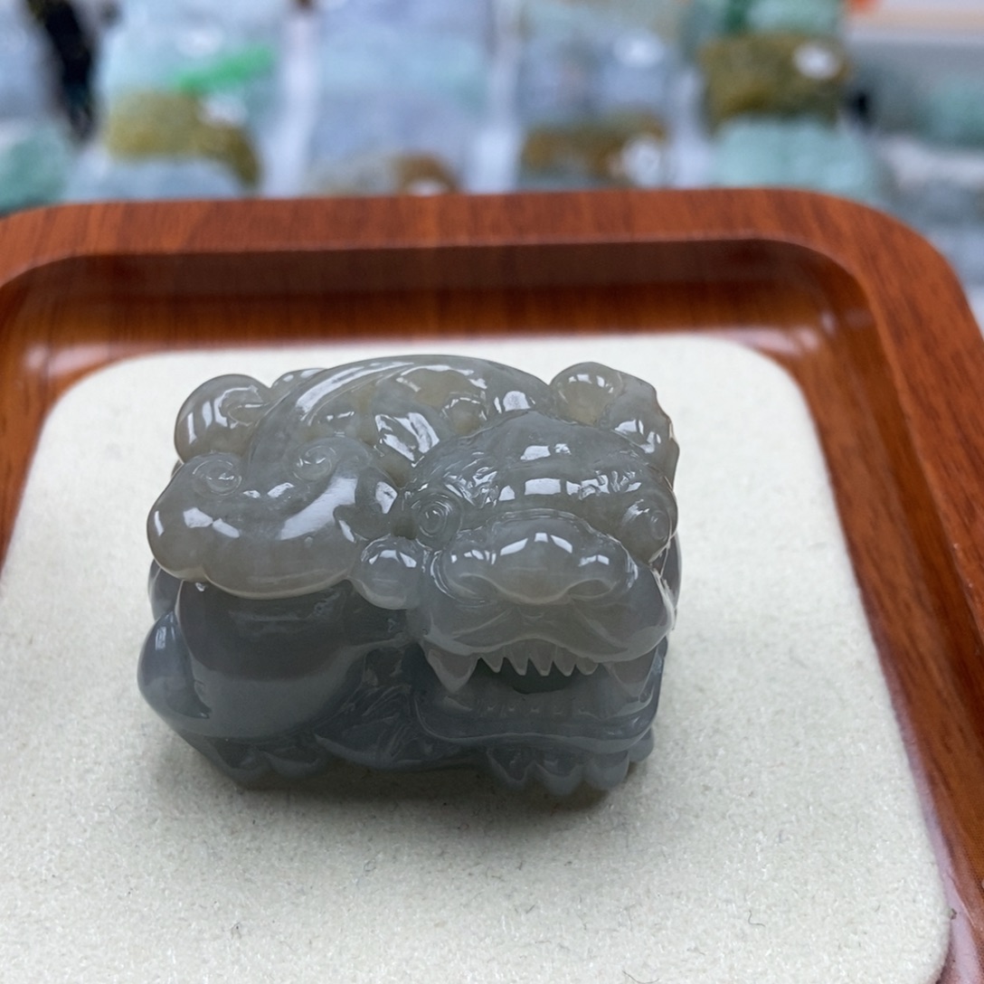 翡翠未镶嵌颈饰霸王貔貅吊坠