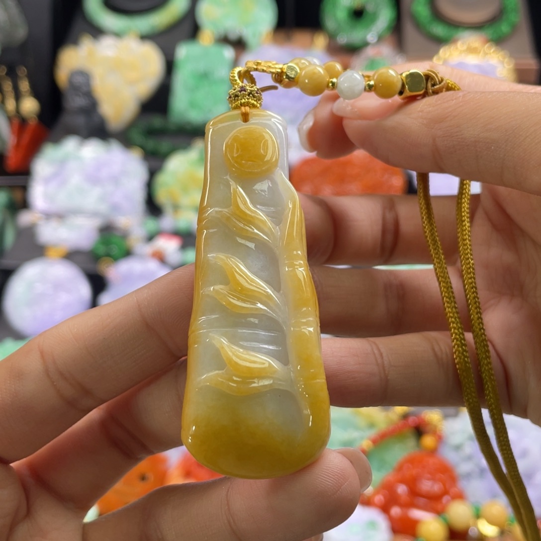 翡翠未镶嵌颈饰待编织