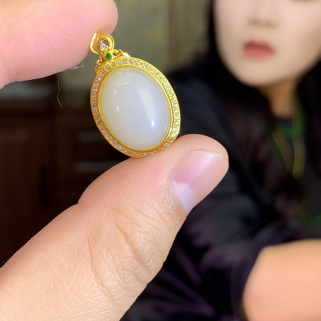 颈饰银S925镶嵌和田玉（白玉）吊坠