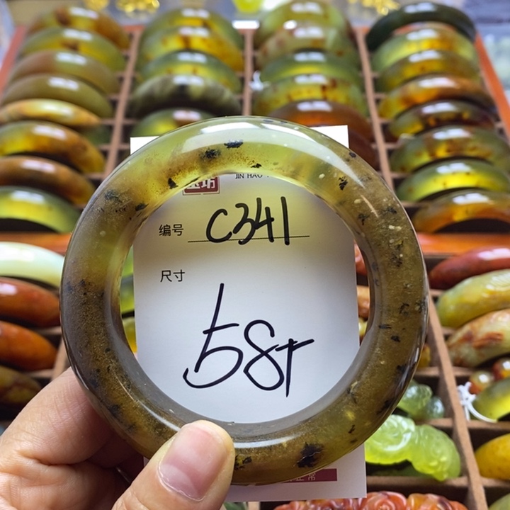 蛇纹石玉手镯未镶嵌