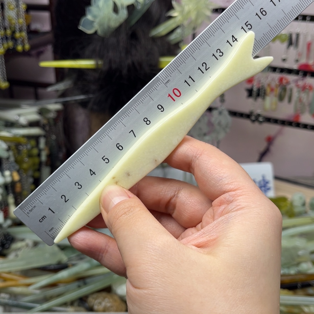 岫玉未镶嵌发饰长度15厘米左右