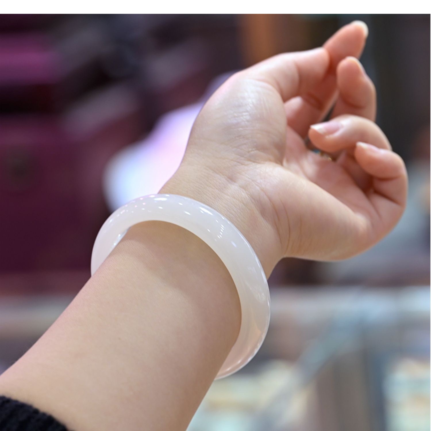 新疆老坑料天然玉手镯羊脂级白色玉手镯女士玉石玉轻奢镯子女款镯