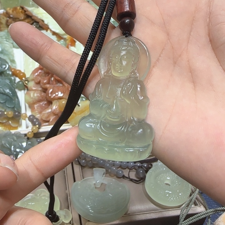 蛇纹石玉吊坠未镶嵌