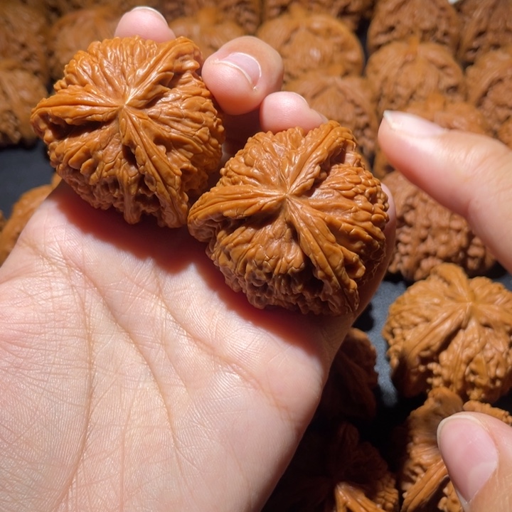 陌***尘吊坠桃核小妹三棱