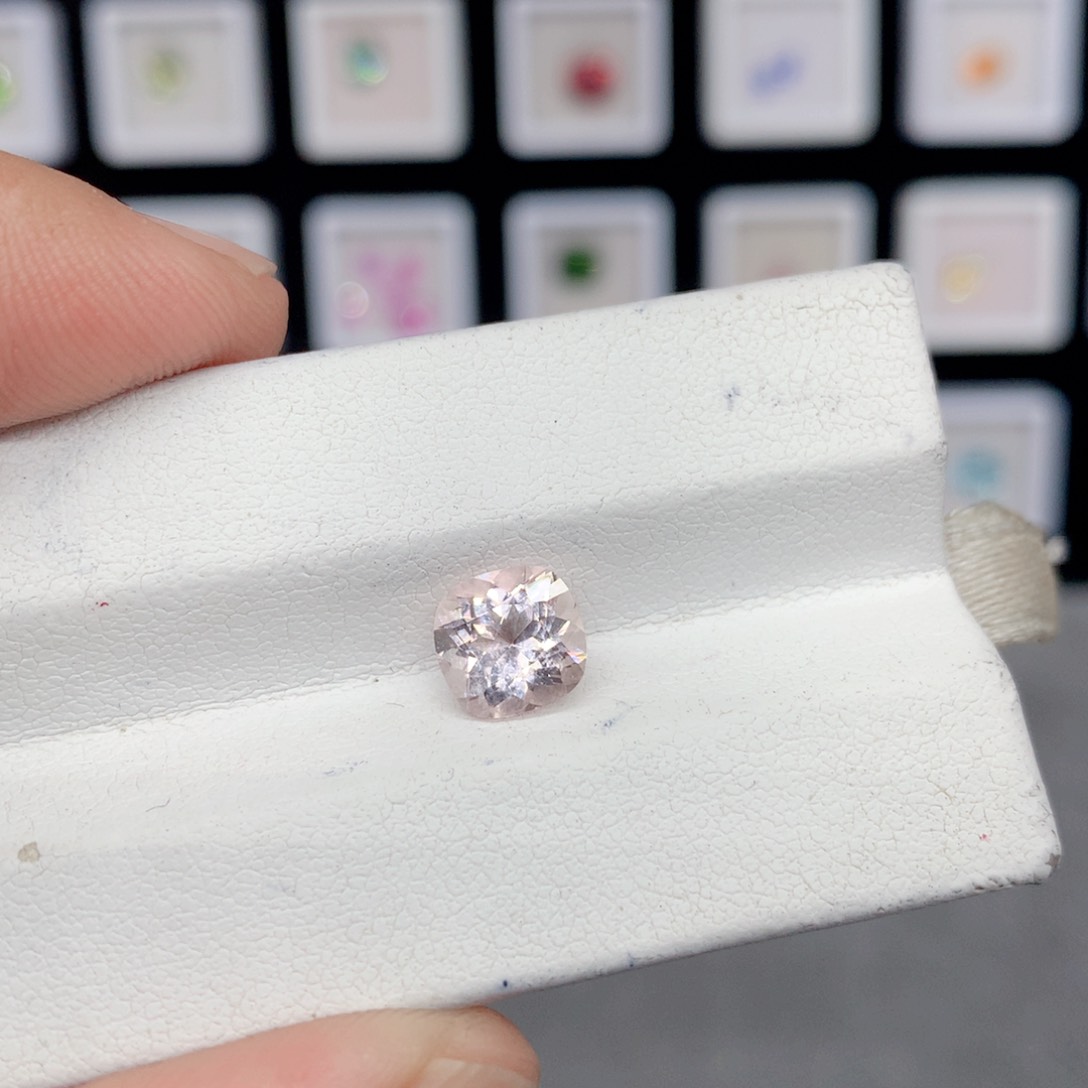 绿柱石（摩根石）裸石未镶嵌1.58克拉